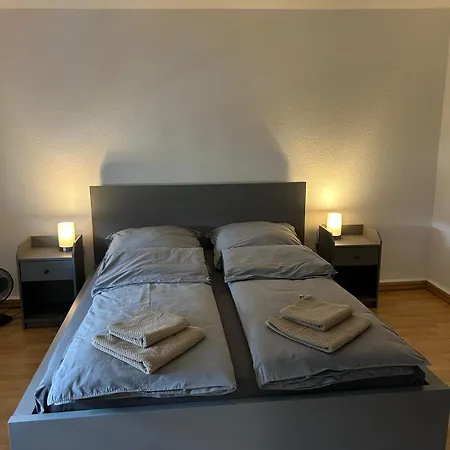 Zentrales Mit Netflix, Kaffee & Parkplaetzen Apartment